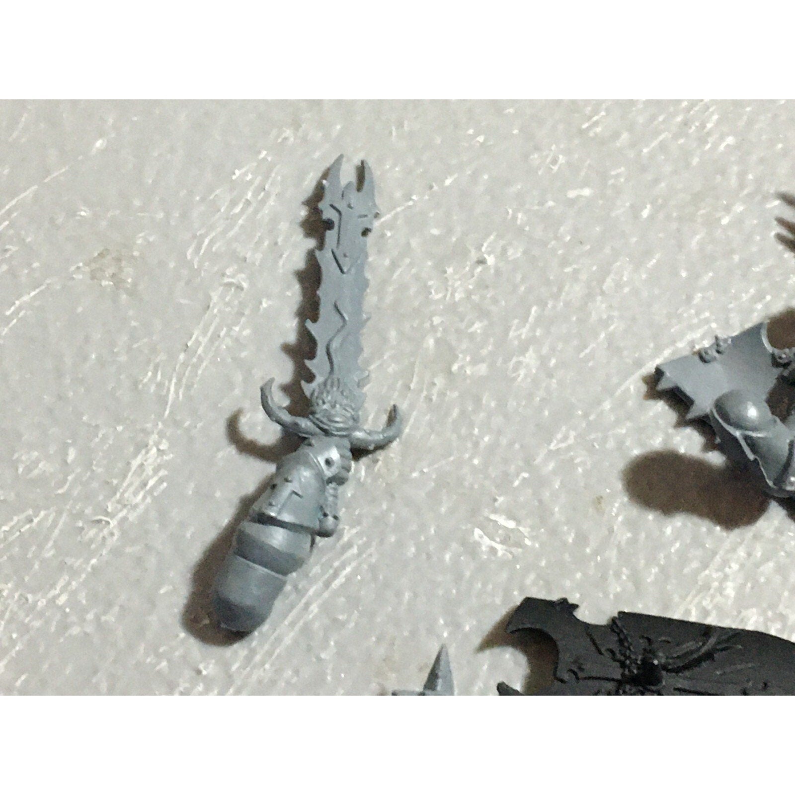 A22244 WARHAMMER FANTASY CHAOS MORTALS BITS LOT KNIGHTS SHIELDS GW