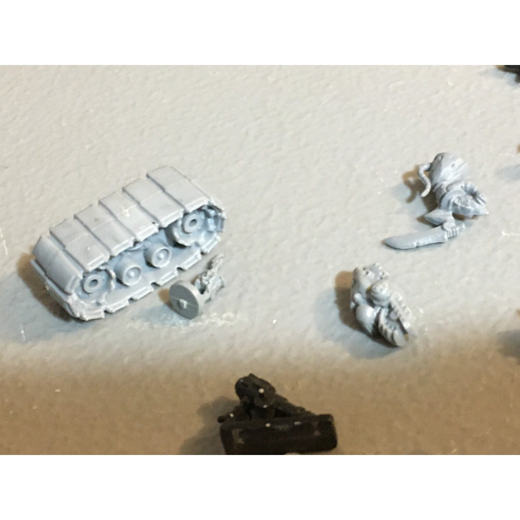 A23527 EPIC 40K BITS LOT INCOMPLETE SOME METAL WARMASTER W MOVEMENT STICKS