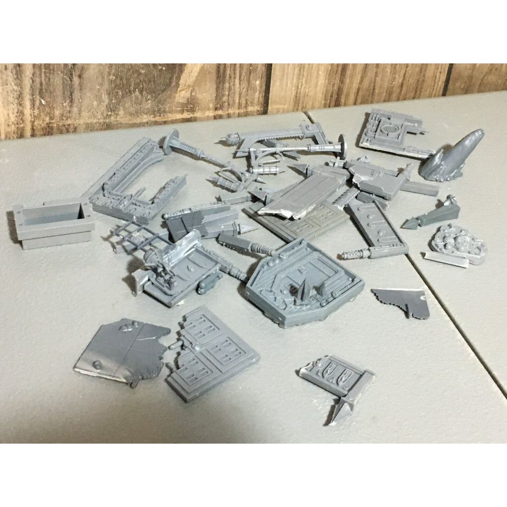 A20099 WARHAMMER 40K NECROMUNDA BITS LOT WALLS LIGHTS GAMES WORKSHOP