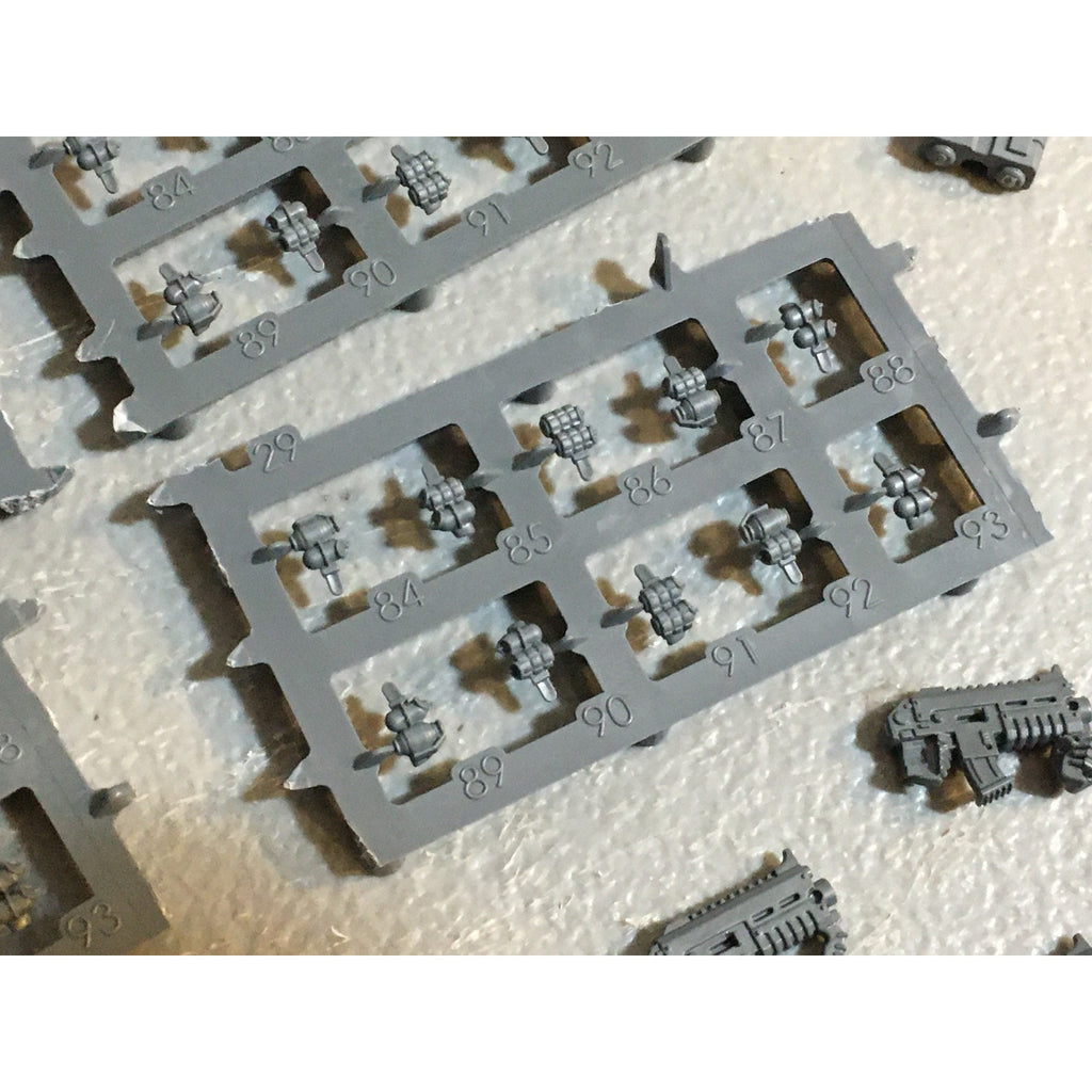 A29490 WARHAMMER 40K SPACE MARINES DARK ANGELS BITS LOT GRENADES BOLTERS GW
