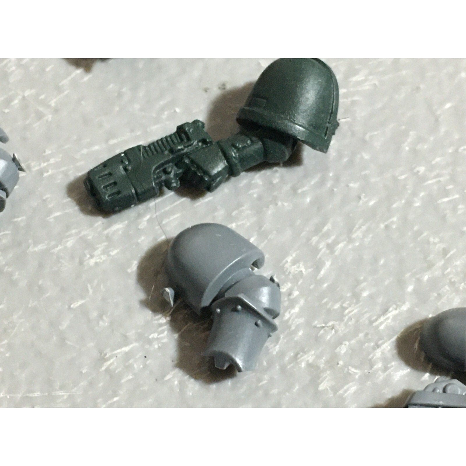 A22267 WARHAMMER 40K SPACE MARINES BITS LOT BOLTERS ARMS GAMES WORKSHOP GW
