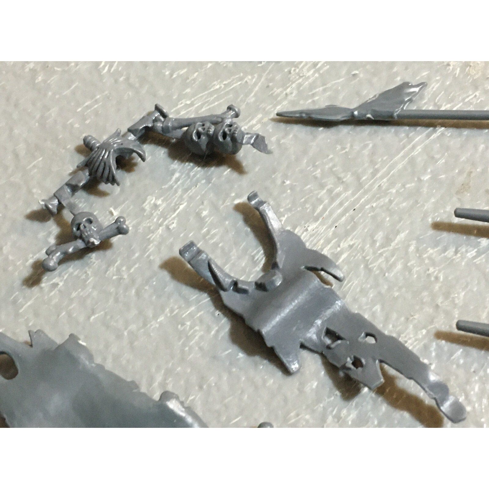 A23425 WARHAMMER FANTASY VAMPIRE COUNTS BITS LOT SKELETON WIGHT MIXED HEADS ARMS