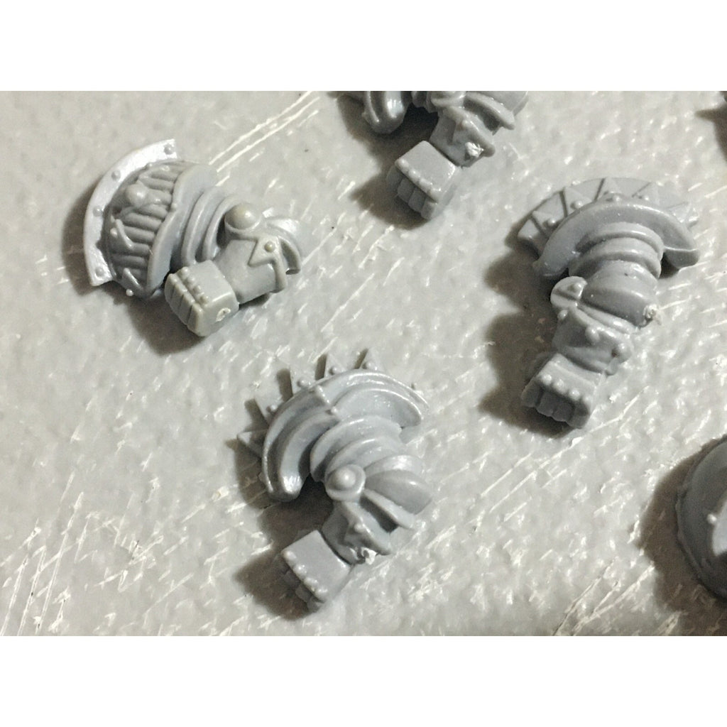A22717 WARHAMMER FANTASY CHAOS MORTALS WARRIORS BITS LOT OOP SHIELD ARMS GW