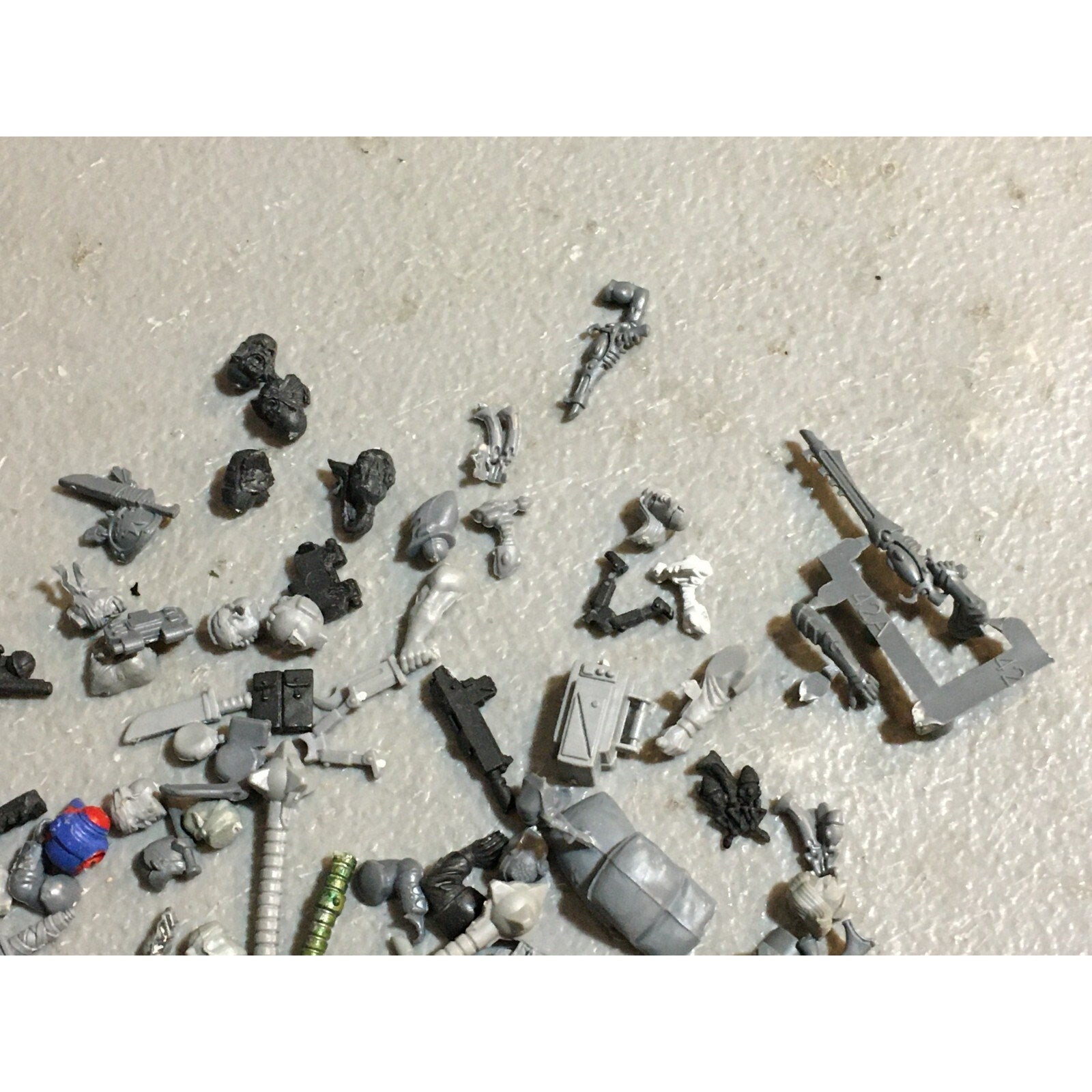 A23467 WARHAMMER 40K MIXED BITS LOT SPACE MARINES TAU ELDAR CHAOS GAMES WORKSHOP