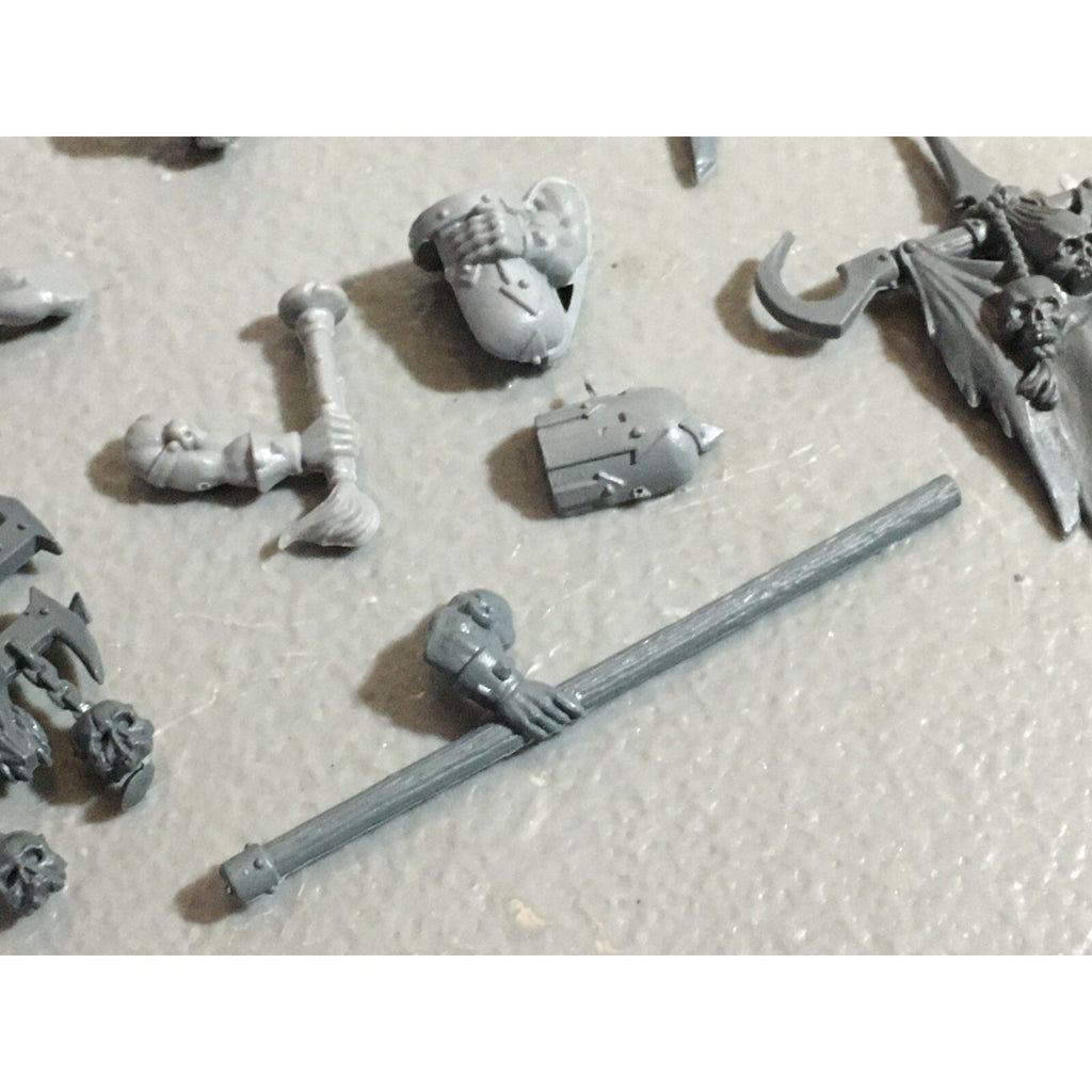 A22185 WARHAMMER FANTASY CHAOS MORTALS BITS LOT MIXED MARAUDER COMMAND & ARMS GW