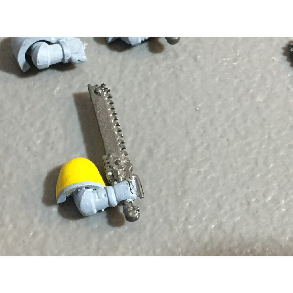 A22985 WARHAMMER 40K SPACE MARINES BITS LOT CHAINSWORD ARMS GW GAMES WORKSHOP