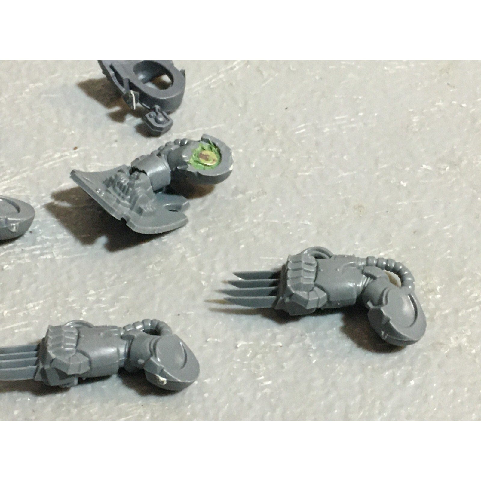 A23021 WARHAMMER 40K SPACE MARINES BITS LOT LIGHTNING CLAWS TERMINATORS GW