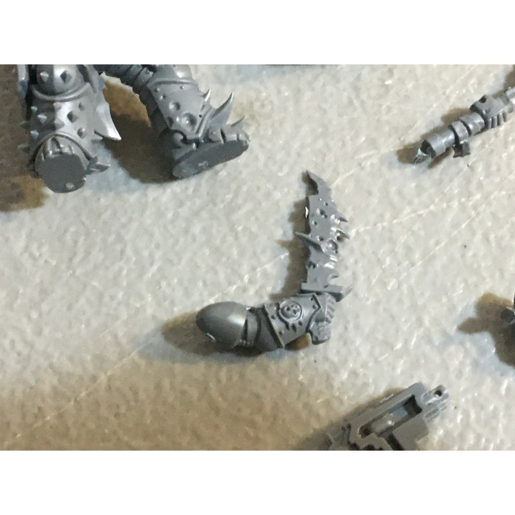 A31461 WARHAMMER 40K CHAOS DEATH GUARD BITS LOT BOLTER LEGS PLAGUE KNIFE GW