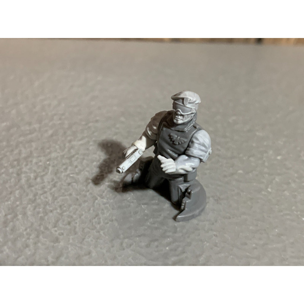 A16996 WARHAMMER 40K ASTRA MILITARUM IMPERIAL CUSTOM TANK SERGEANT / COMMANDER