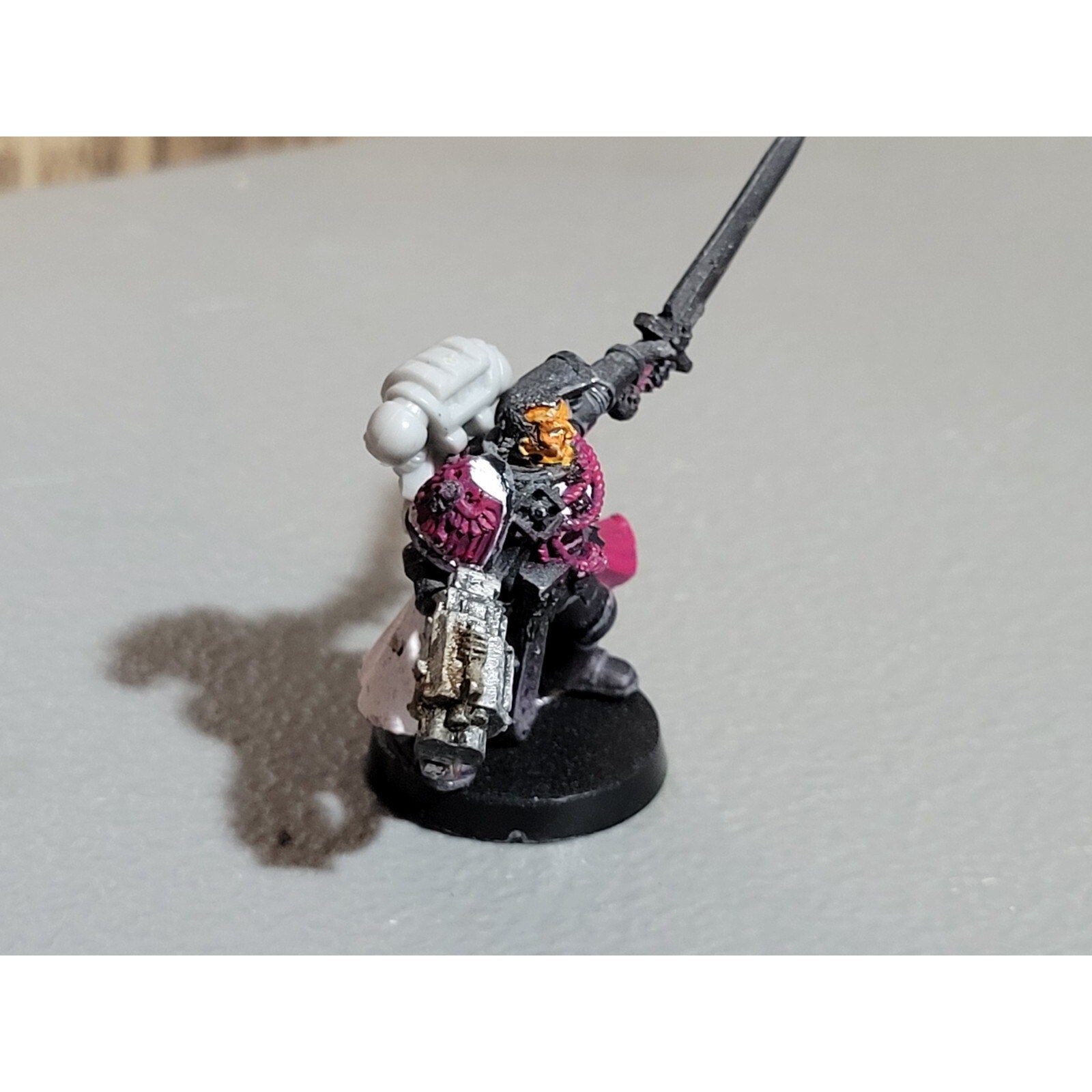 A19041 WARHAMMER 40K SPACE MARINES METAL CAPTAIN POWER SWORD STORM BOLTER