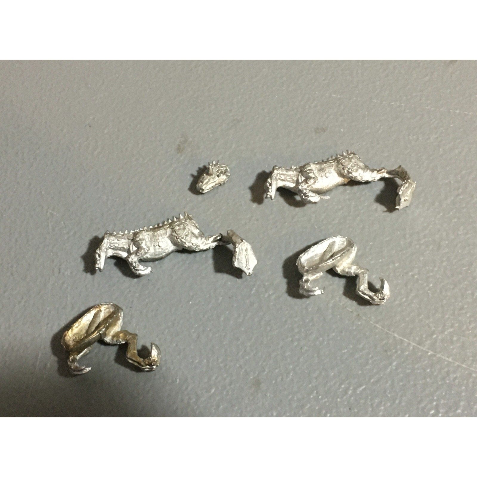 A20382 WARHAMMER FANTASY DARK ELVES METAL COLD ONE 2 PK INCOMPLETE