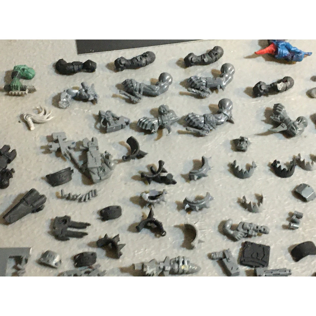 A33589 WARHAMMER 40K SPACE ORKS BITS LOT MIXED ACCESSORY ARM BACKPACK PP