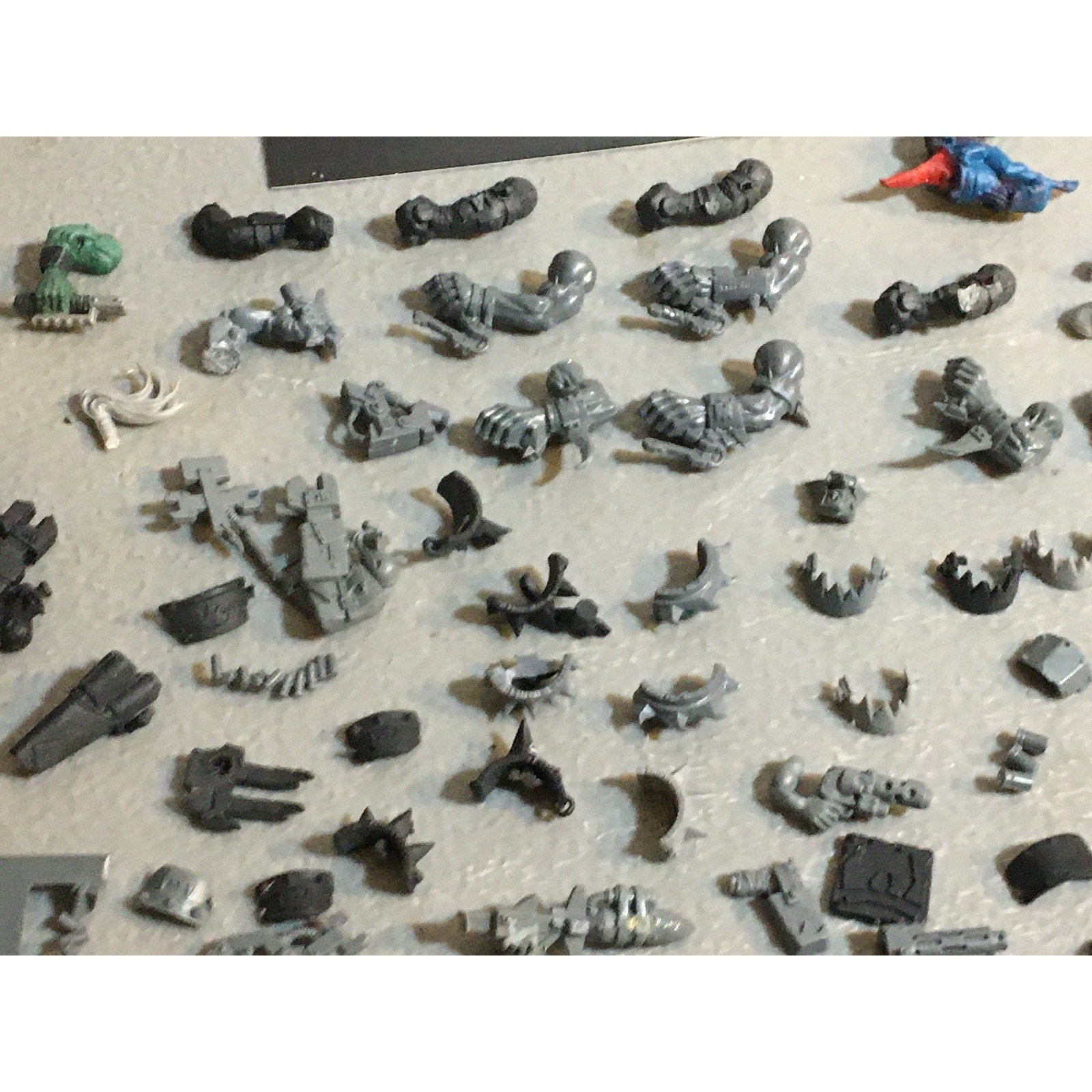 A33589 WARHAMMER 40K SPACE ORKS BITS LOT MIXED ACCESSORY ARM BACKPACK PP