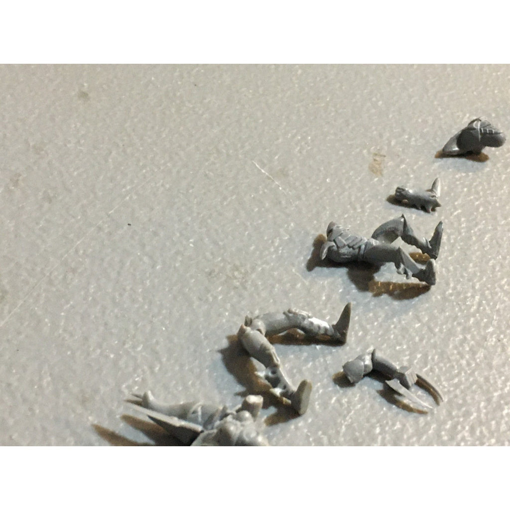 A27444 WARHAMMER 40K DARK ELDAR BITS LOT ARMS HANDS BLADE GW