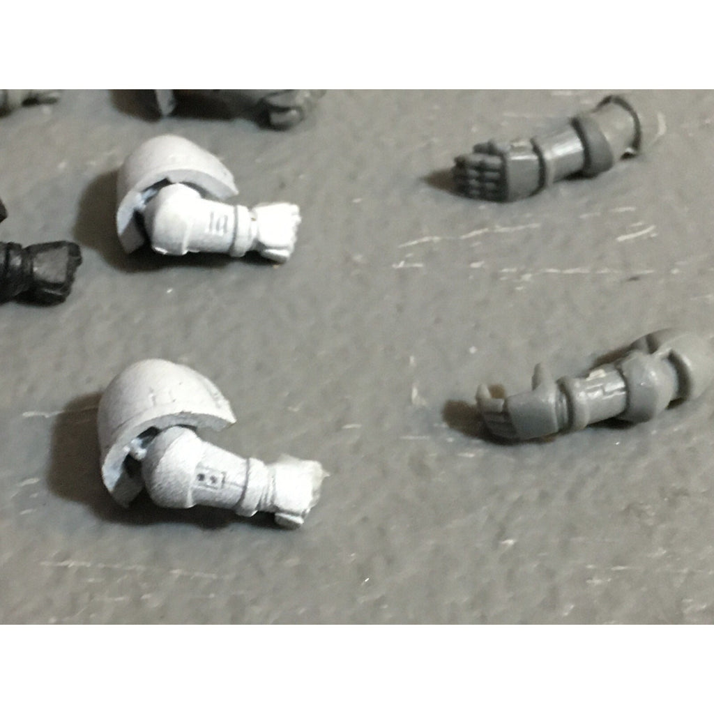 A22996 WARHAMMER 40K SPACE MARINES BITS LOT ARMS GW GAMES WORKSHOP