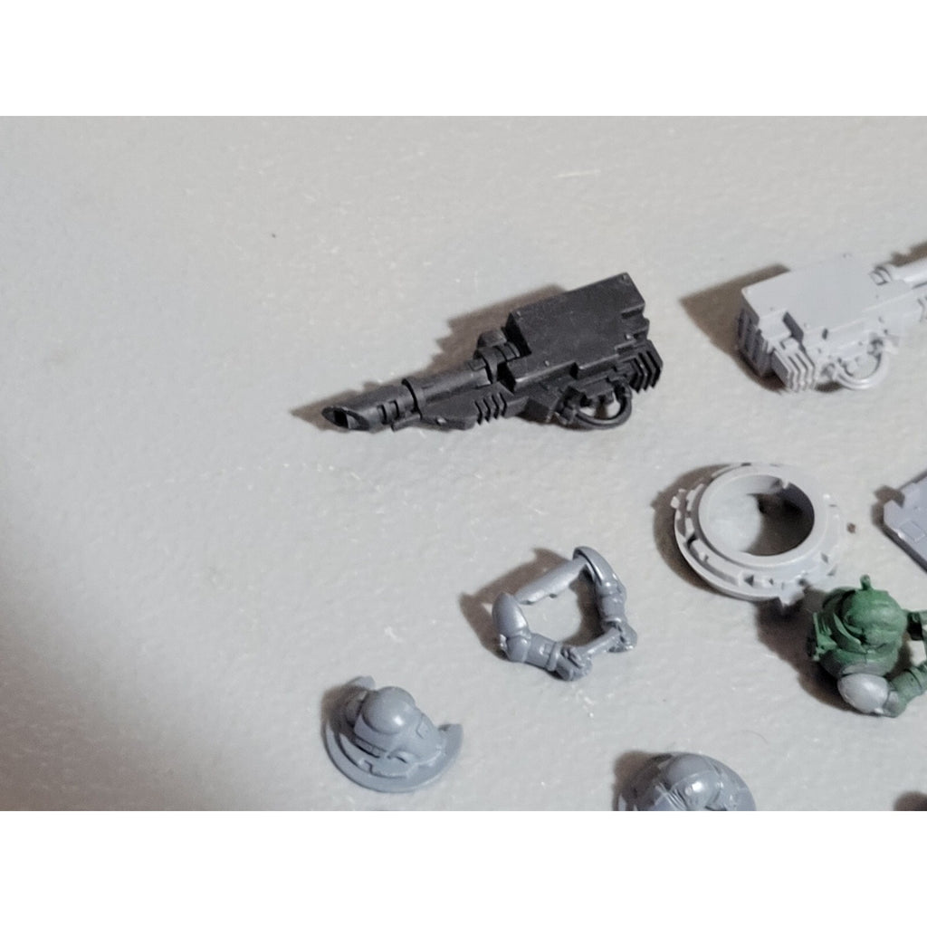 A18906 WARHAMMER 40K SPACE MARINES BITS LOT TANK RHINO RAZORBACK DARK ANGELS