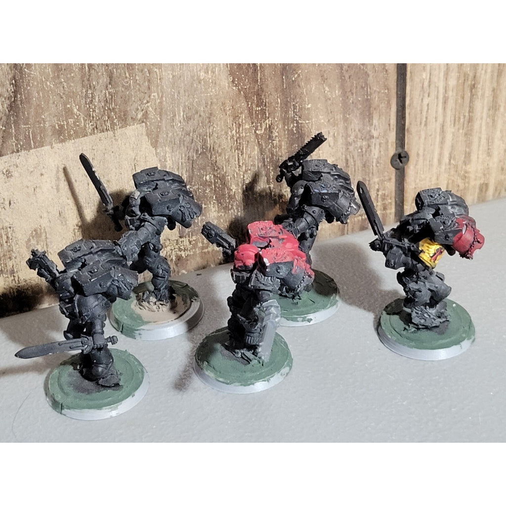 A18689 WARHAMMER 40K SPACE MARINES FINECAST VANGUARD VETERANS 5 PK