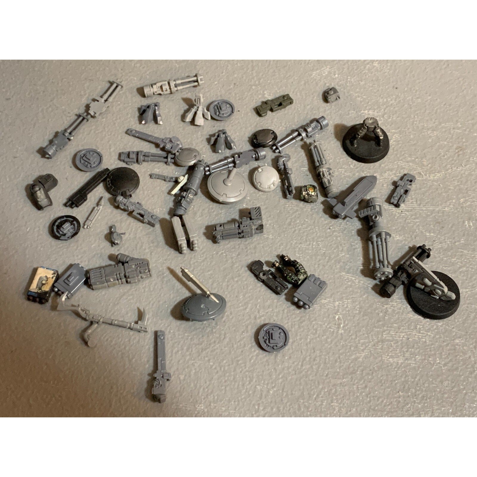 A23278 WARHAMMER 40K TAU EMPIRE BITS LOT DRONES GUNS CRISIS FEET GAMES GW