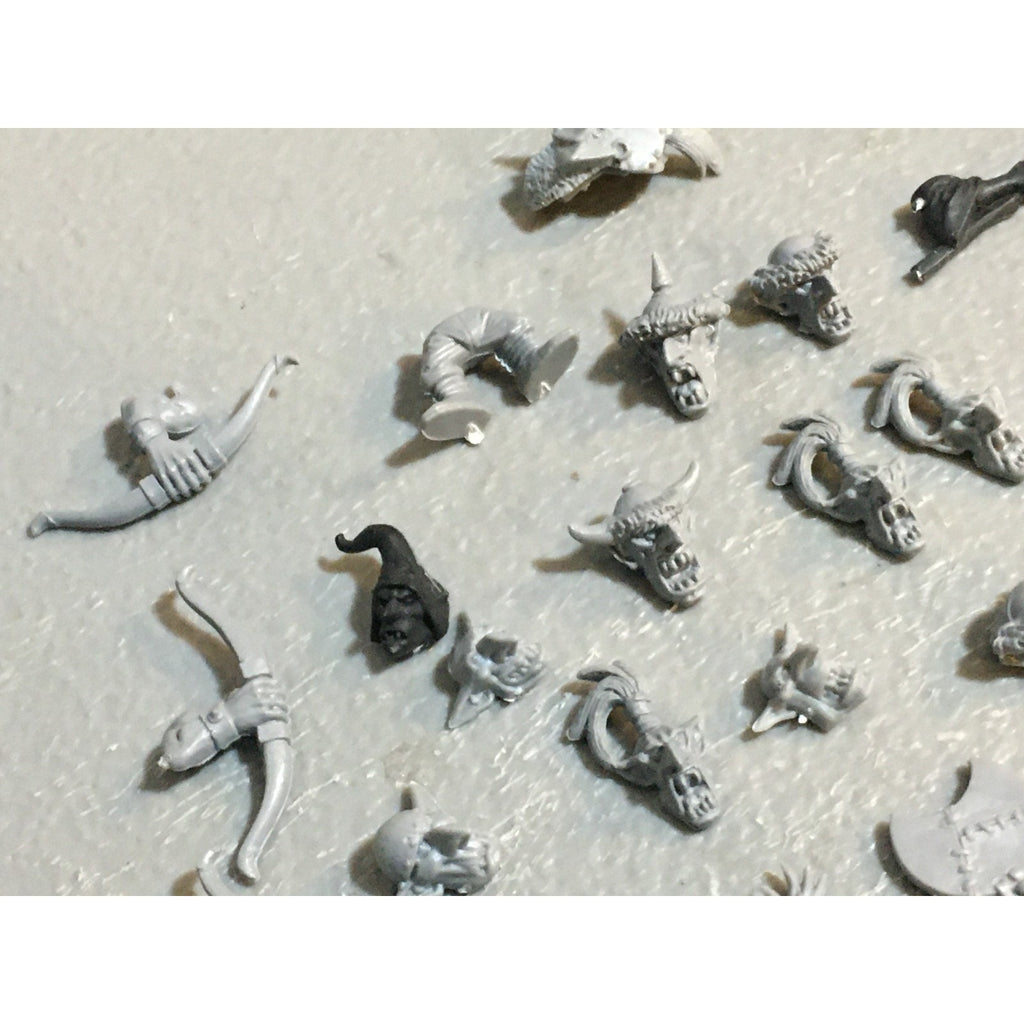 A27514 WARHAMMER FANTASY ORCS & GOBLINS BITS LOT SHIELDS BOWS HEADS GW