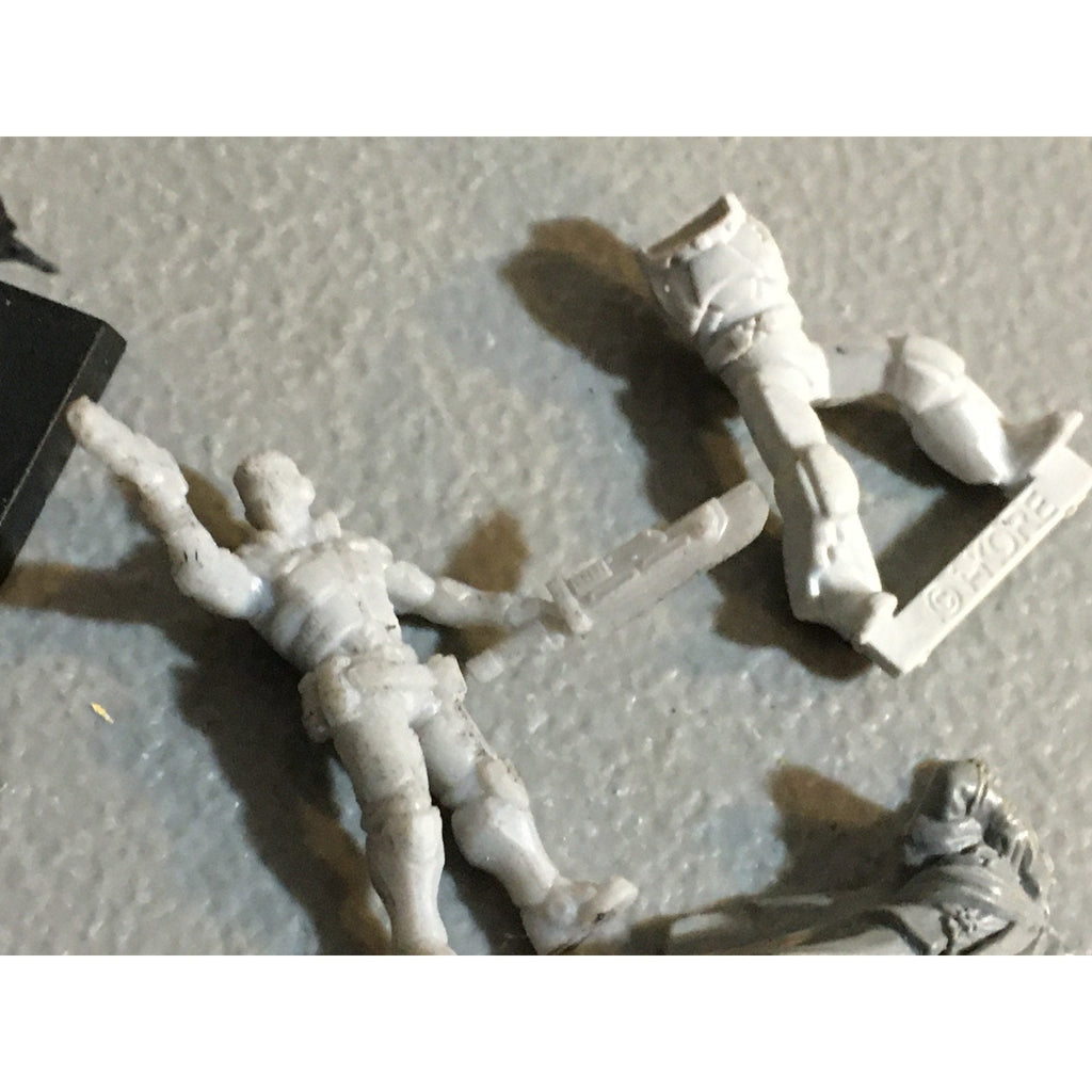 A32533 UNKNOWN MINIATURES PLASTIC INCOMPLETE WARRIOR SOLDIER