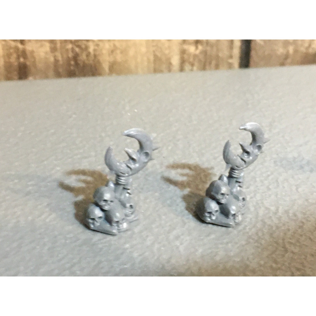 A24983 WARHAMMER FANTASY SKULL PASS OBJECTIVE MARKERS + EXTRA NIGHT GOBLIN BITS
