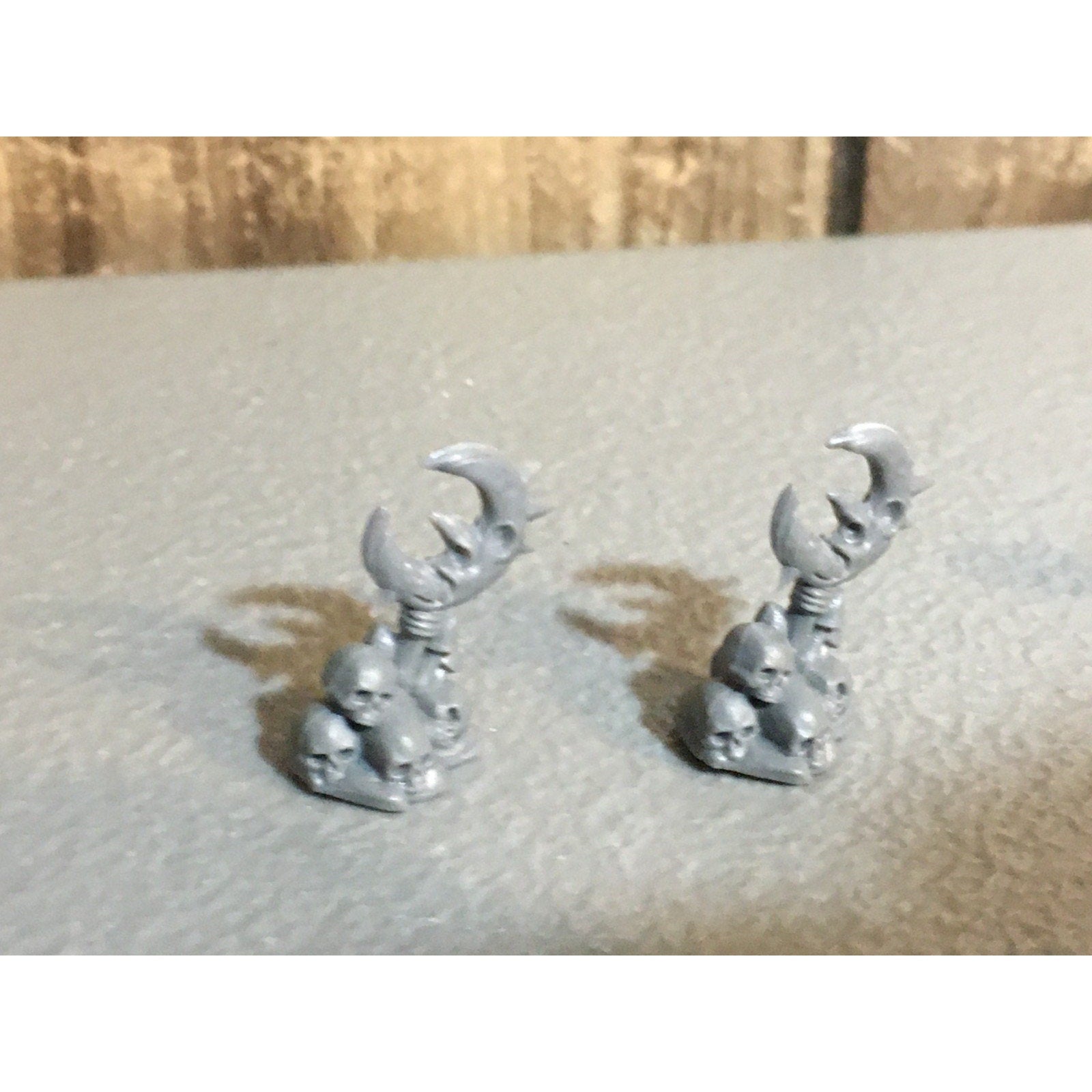 A24983 WARHAMMER FANTASY SKULL PASS OBJECTIVE MARKERS + EXTRA NIGHT GOBLIN BITS