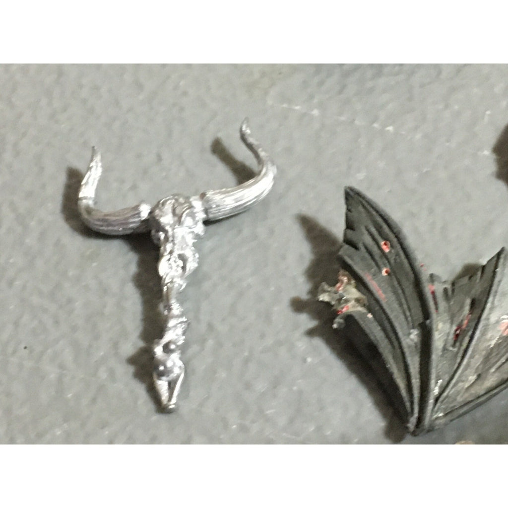 A22409 WARHAMMER FANTASY MIXED METAL BITS LOT HORNS WINGS GAMES WORKSHOP GW