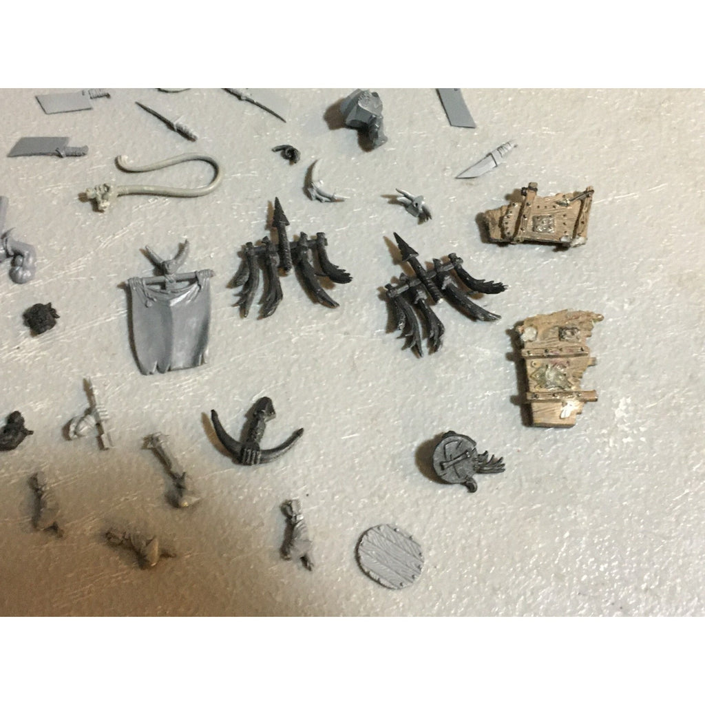 A23434 WARHAMMER FANTASY ORCS & GOBLINS BITS LOT MIXED ARM BANNER KNIFE GW