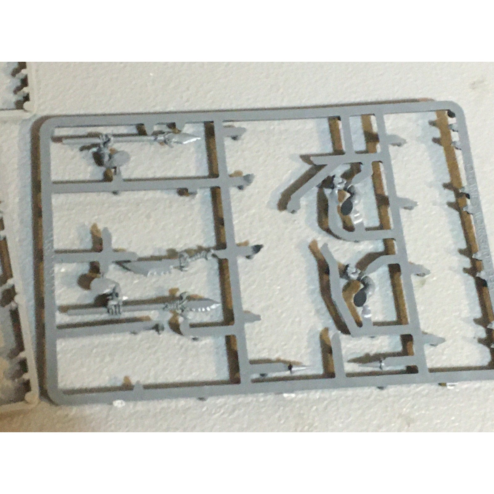 A33696 WARHAMMER FANTASY ORCS & GOBLINS BITS ON SPRUE LOT ORC BOYZ GW