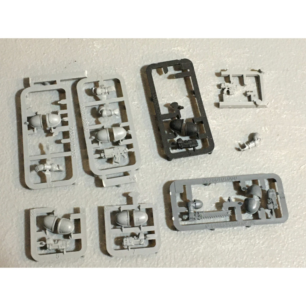 A23095 WARHAMMER 40K SPACE MARINES BITS LOT SHOULDER ARM PISTOL GAMES WORKSHOP