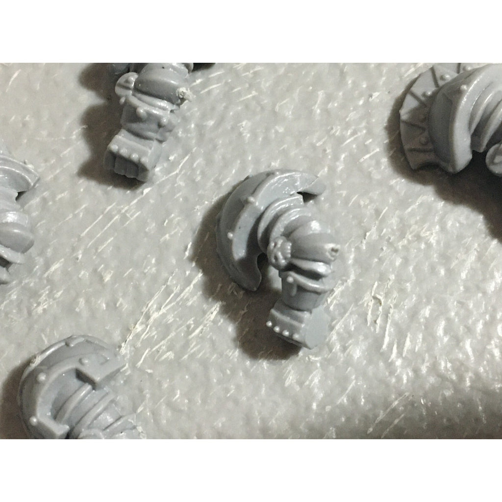 A22717 WARHAMMER FANTASY CHAOS MORTALS WARRIORS BITS LOT OOP SHIELD ARMS GW