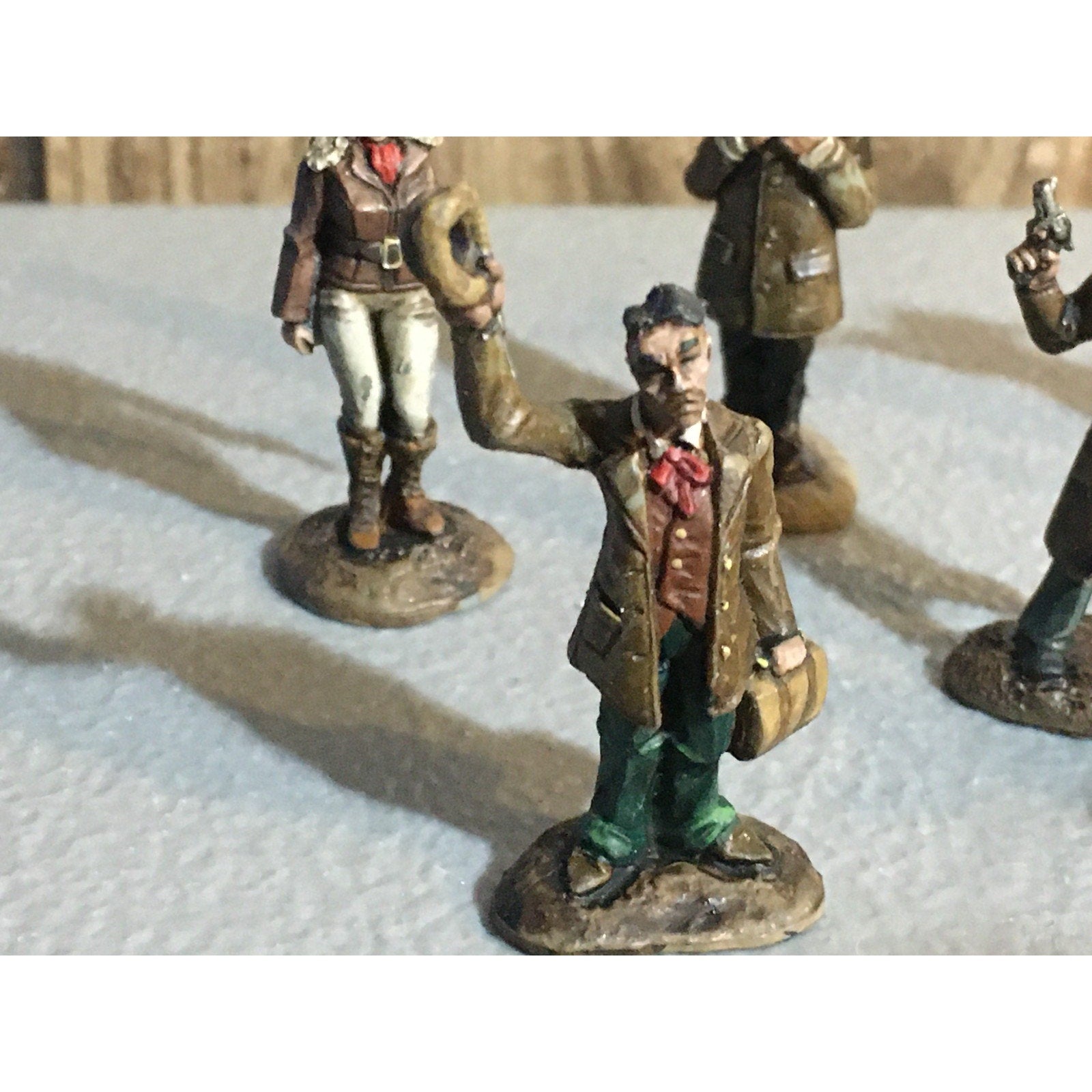 A30875 REAPER MINIATURES RMP HUMANS DETECTIVE FARMER PILOT