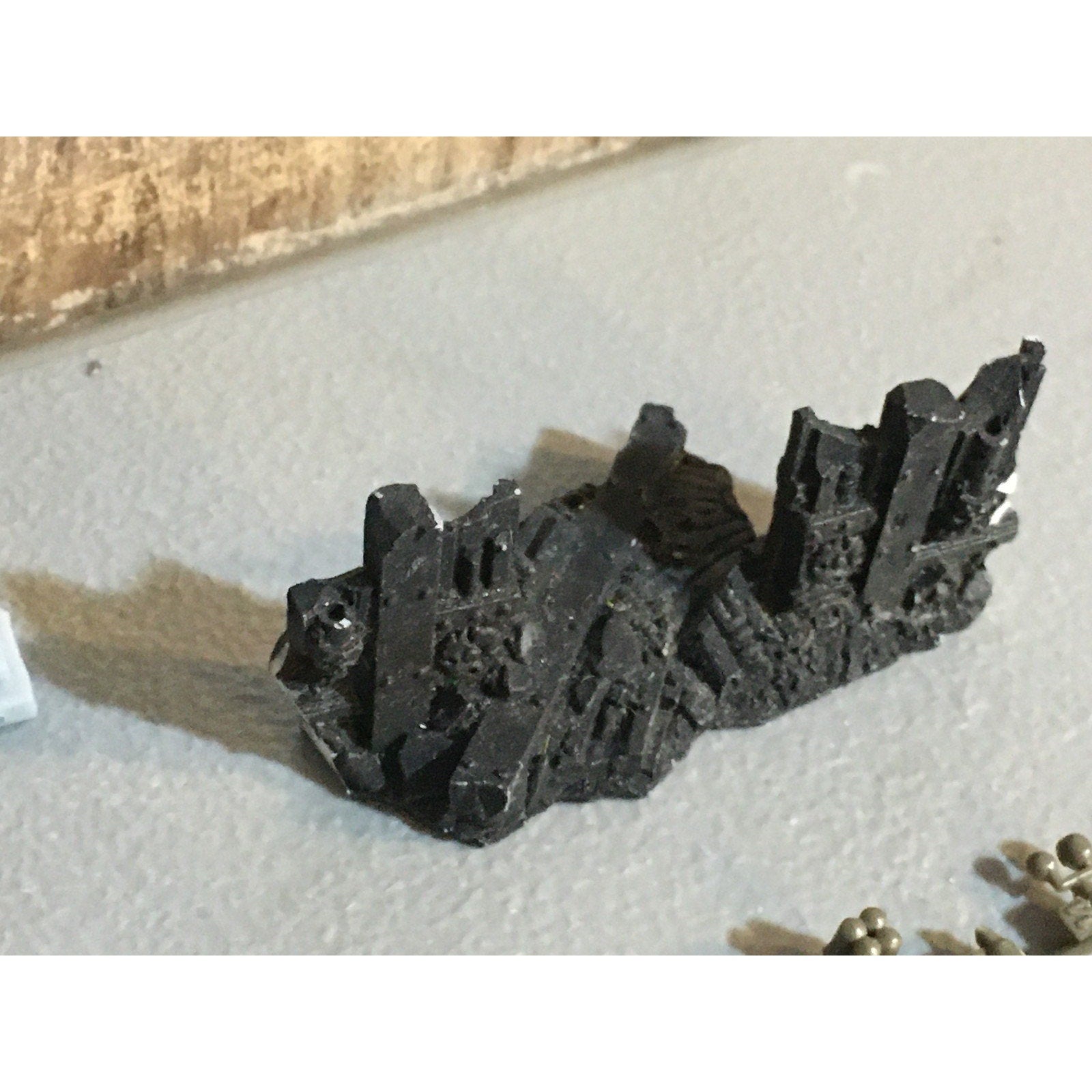 A32572 UNKNOWN MINIATURES PLASTIC MINIATURES LOT TERRAIN ARCH WALL DOORWAY