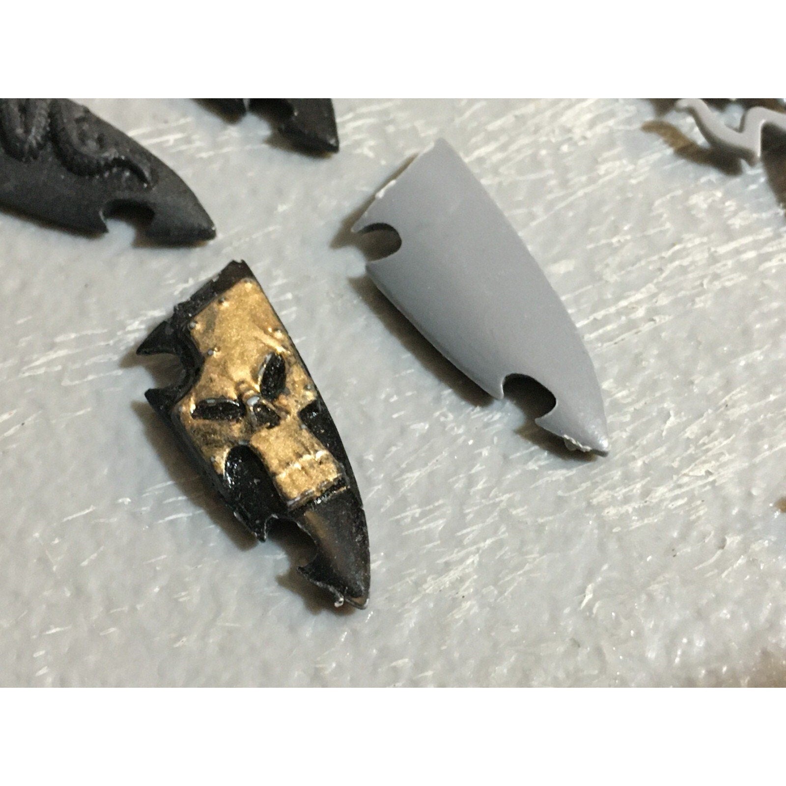 A23451 WARHAMMER FANTASY DARK ELVES BITS LOT ARMS HEADS SHIELDS GAMES WORKSHOP