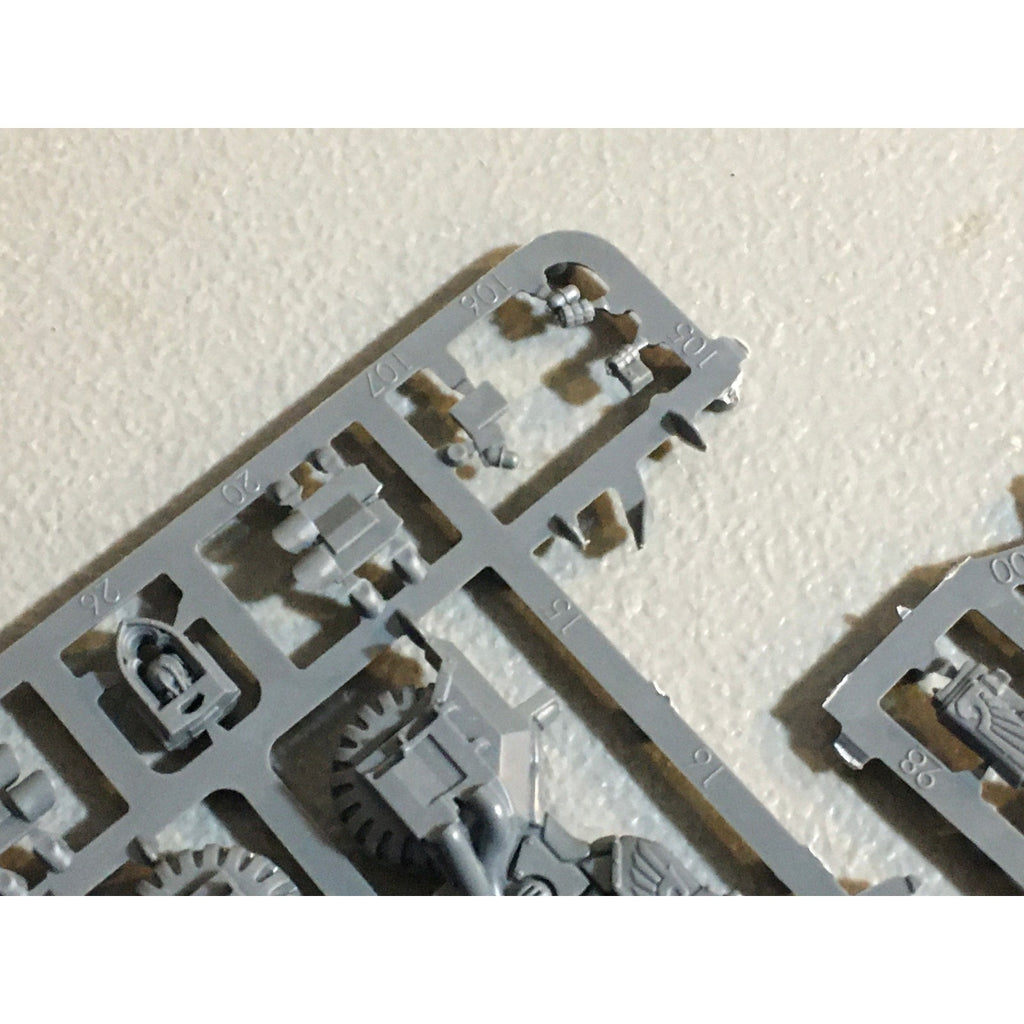 A29498 WARHAMMER 40K SPACE MARINES DARK ANGELS BITS ON SPRUE LOT RAVENWING GW