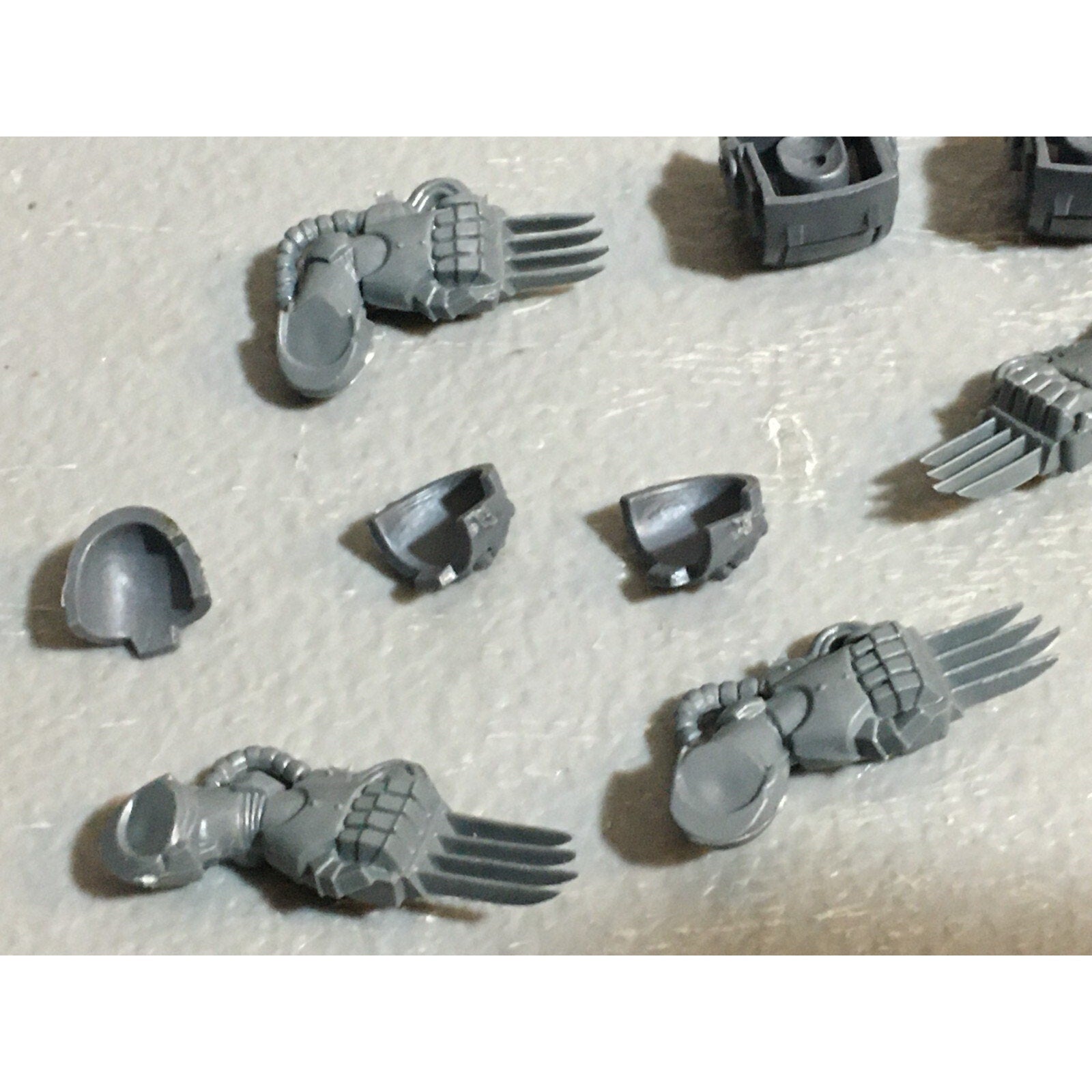 A23021 WARHAMMER 40K SPACE MARINES BITS LOT LIGHTNING CLAWS TERMINATORS GW