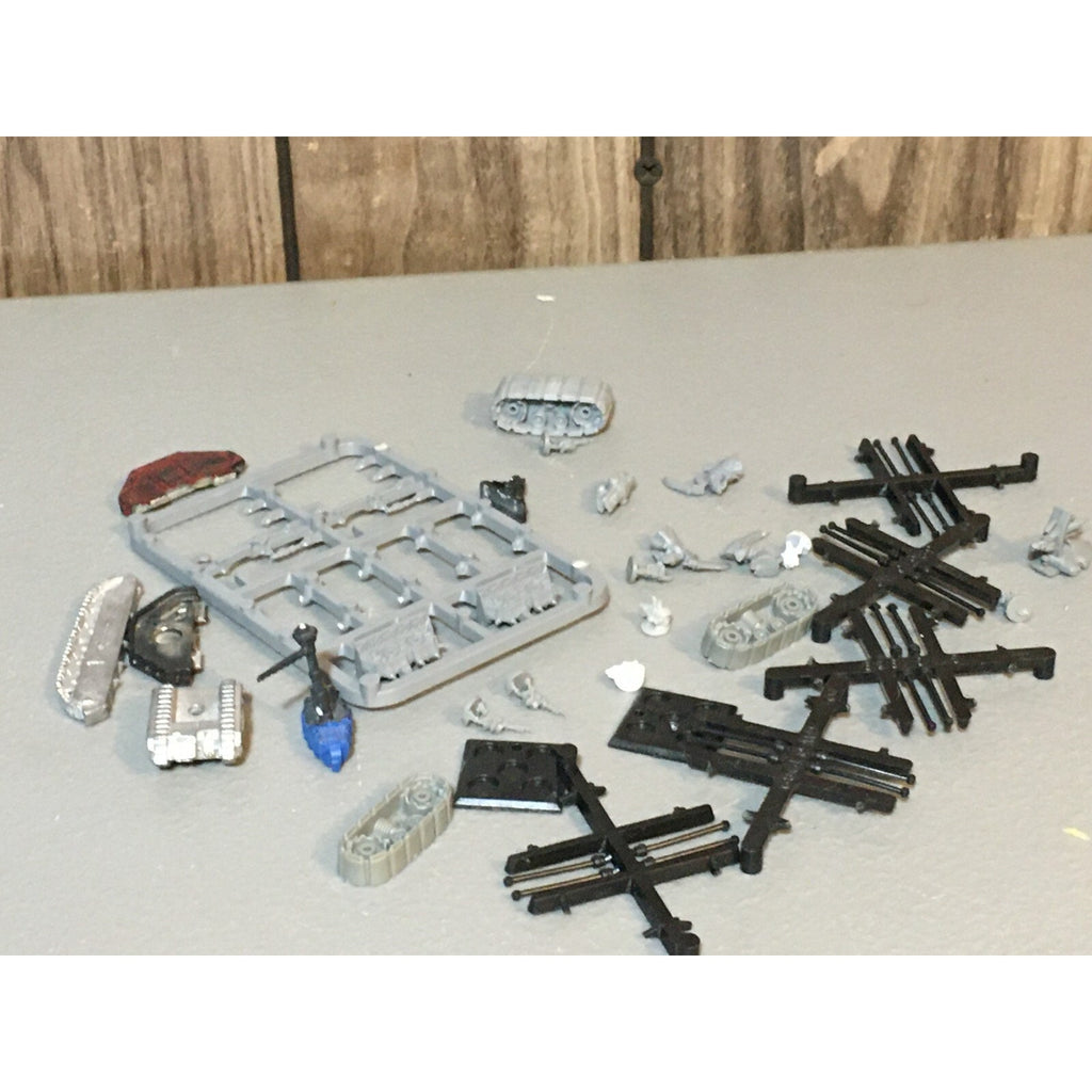 A23527 EPIC 40K BITS LOT INCOMPLETE SOME METAL WARMASTER W MOVEMENT STICKS
