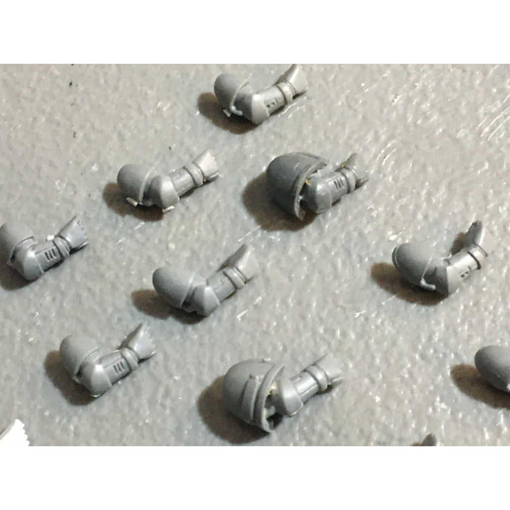 A22948 WARHAMMER 40K SPACE MARINES BITS LOT ARMS GAMES WORKSHOP GW