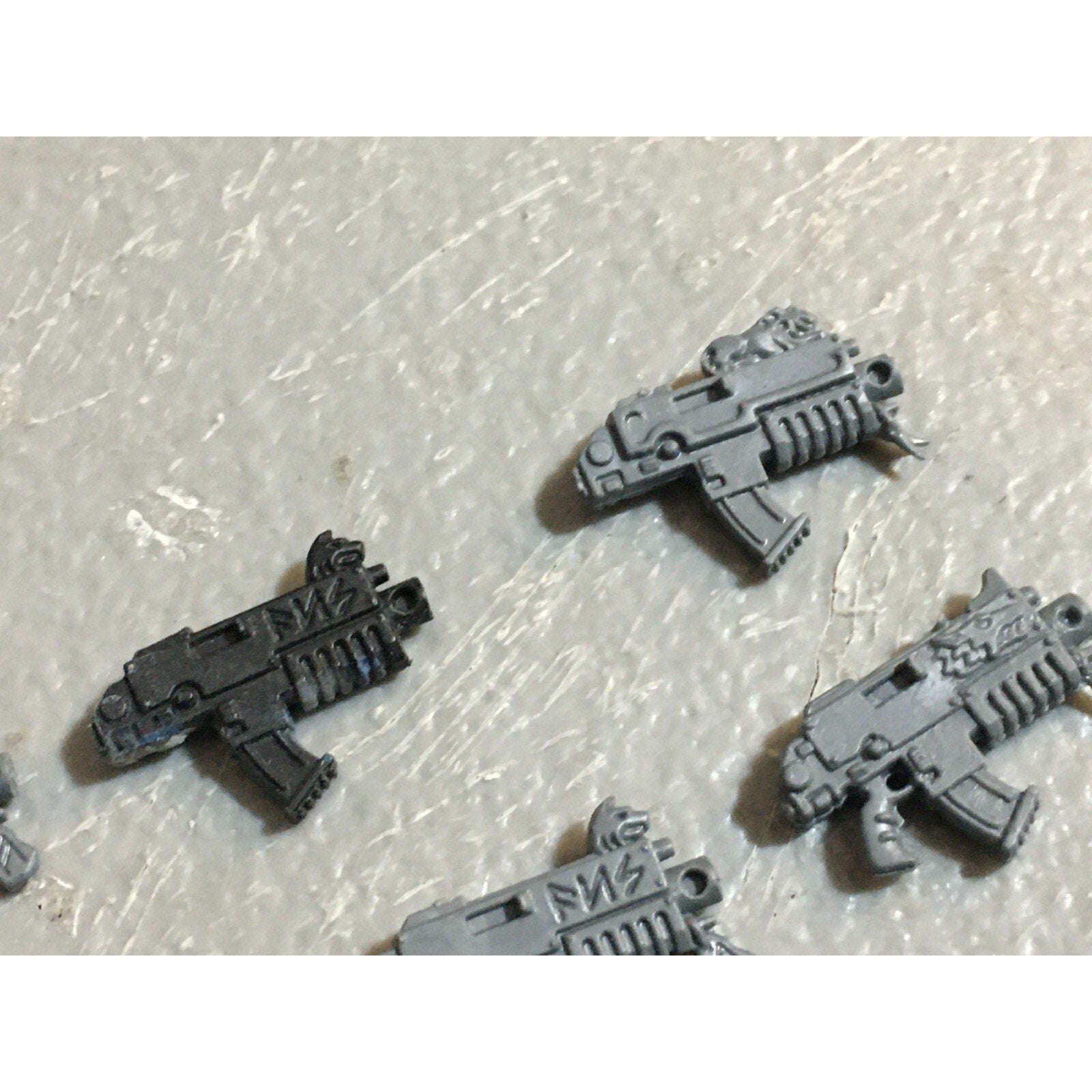 A22991 WARHAMMER 40K SPACE MARINES WOLVES BITS LOT BOLTERS GW