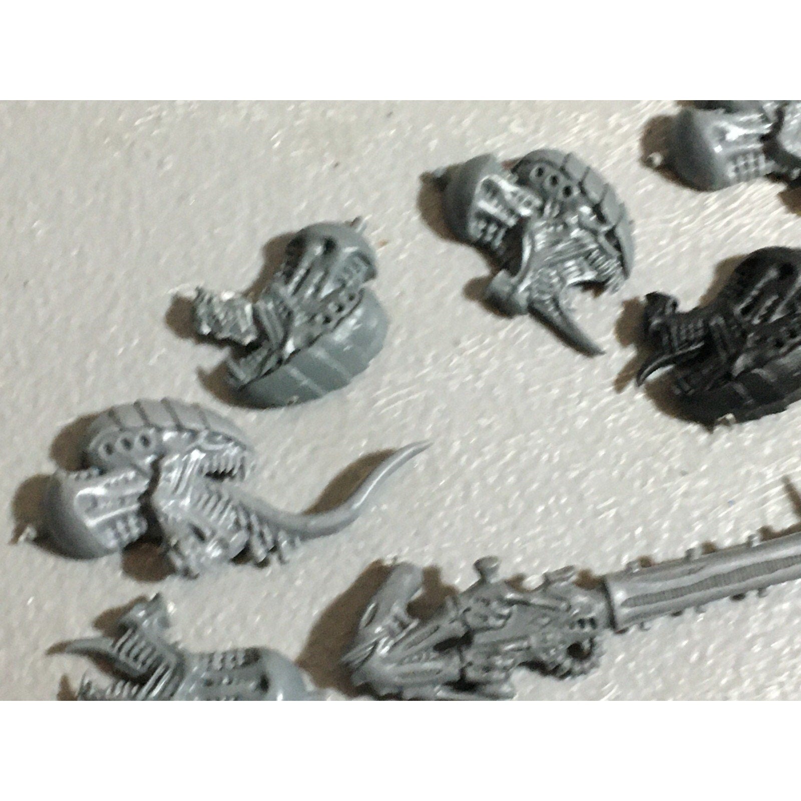 A22314 WARHAMMER 40K TYRANIDS BITS LOT MIXED GAMES WORKSHOP GW