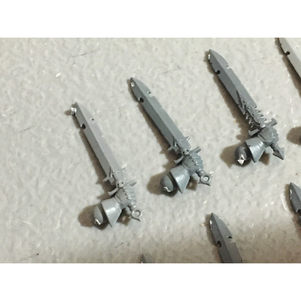 A22218 WARHAMMER FANTASY CHAOS MORTALS BITS LOT SWORD HANDS GAMES WORKSHOP