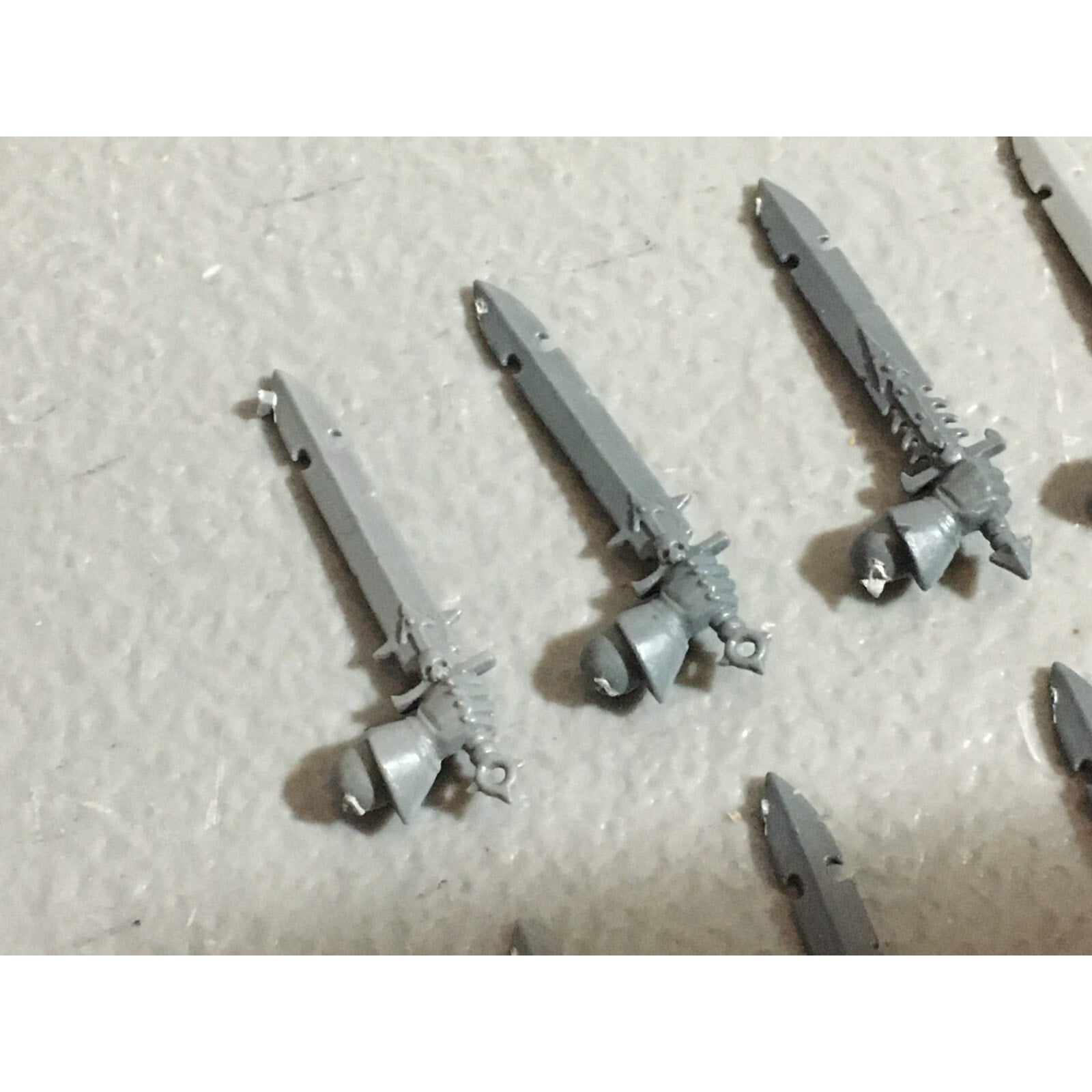 A22218 WARHAMMER FANTASY CHAOS MORTALS BITS LOT SWORD HANDS GAMES WORKSHOP