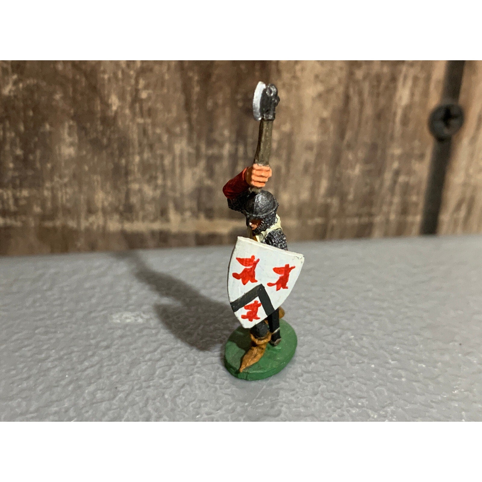 A10014 RAL PARTHA METAL OOP AVALON MAN AT ARMS AXE & HEATER SHIELD PAINTED