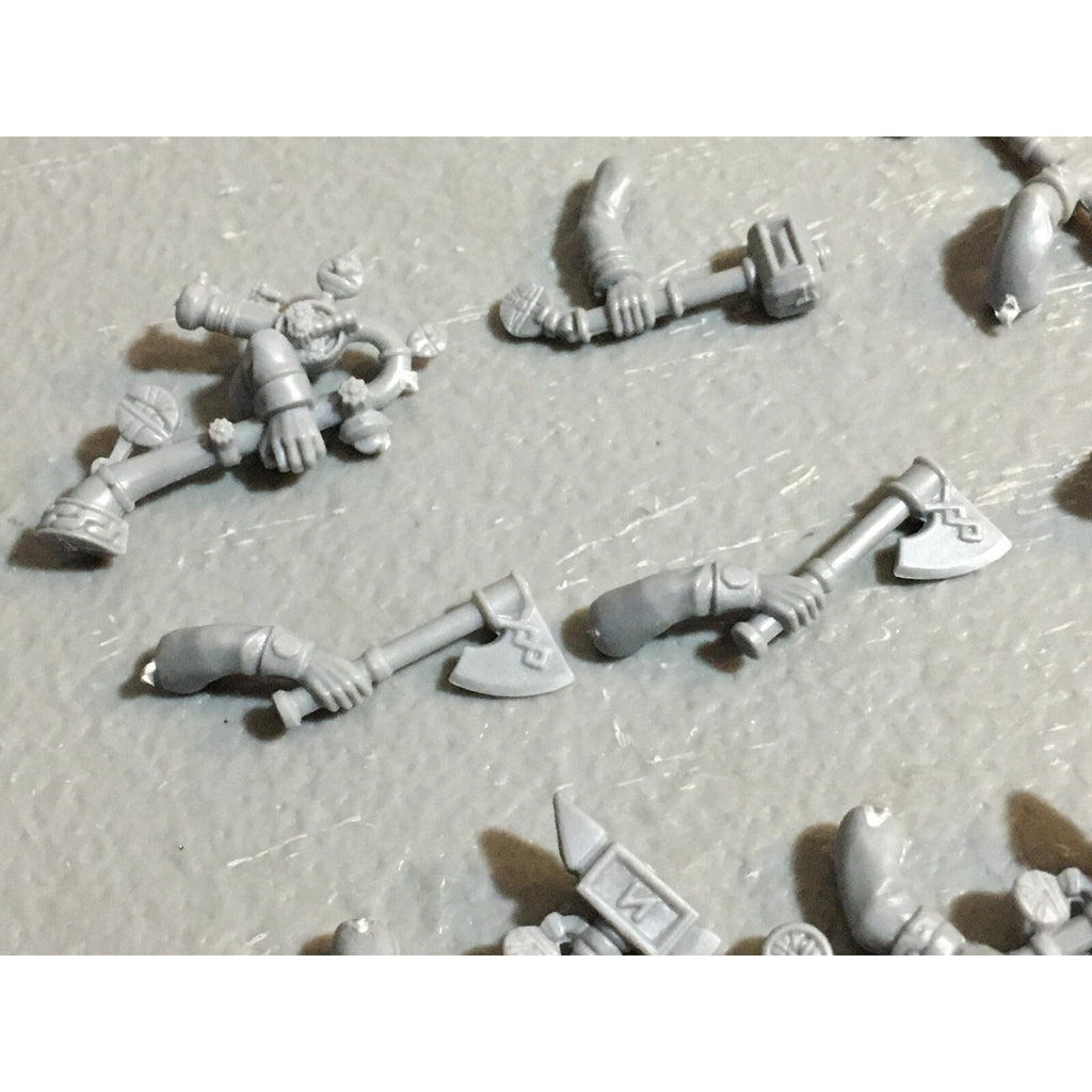 A23400 WARHAMMER FANTASY DWARFS BITS LOT WARRIORS ARMS BANNER GAMES WORKSHOP GW