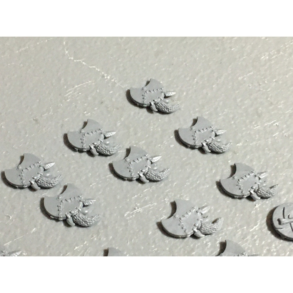 A22048 WARHAMMER FANTASY ORCS & GOBLINS BITS LOT WOLF RIDER SHIELDS GW