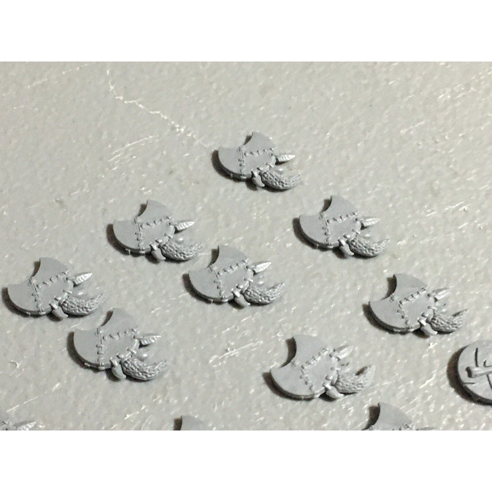 A22048 WARHAMMER FANTASY ORCS & GOBLINS BITS LOT WOLF RIDER SHIELDS GW