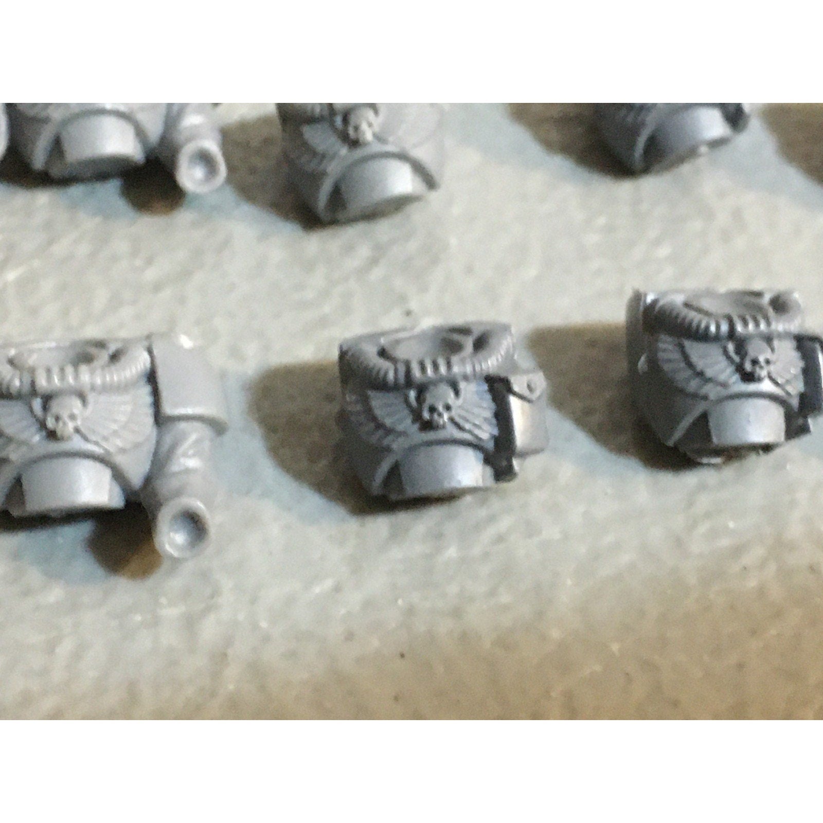 A33844 WARHAMMER 40K SPACE MARINES BITS LOT SCOUTS TORSO CHEST GW
