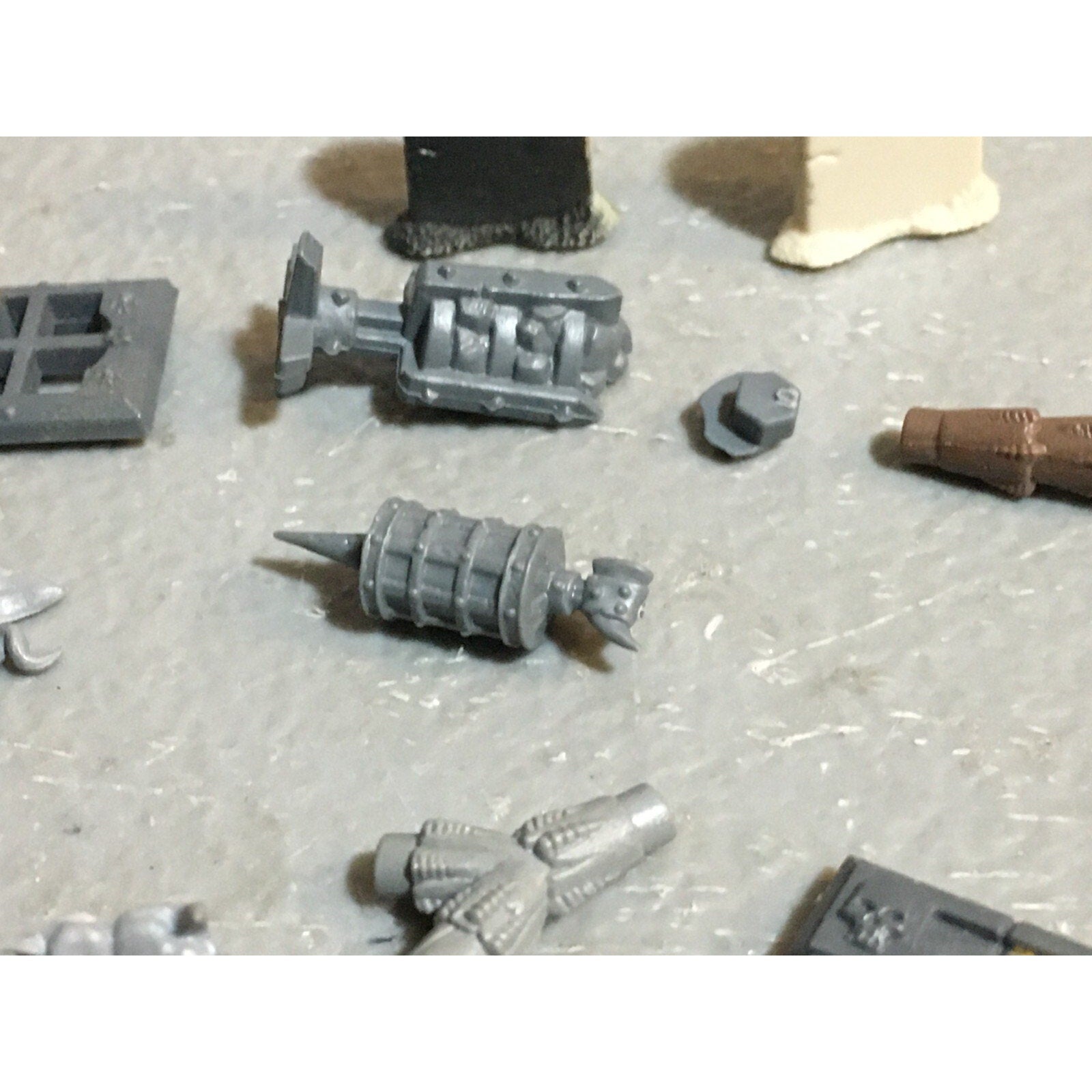 A23492 WARHAMMER FANTASY 40K TERRAIN BITS LOT GRAVE PLANT BASING GAMES WORKSHOP