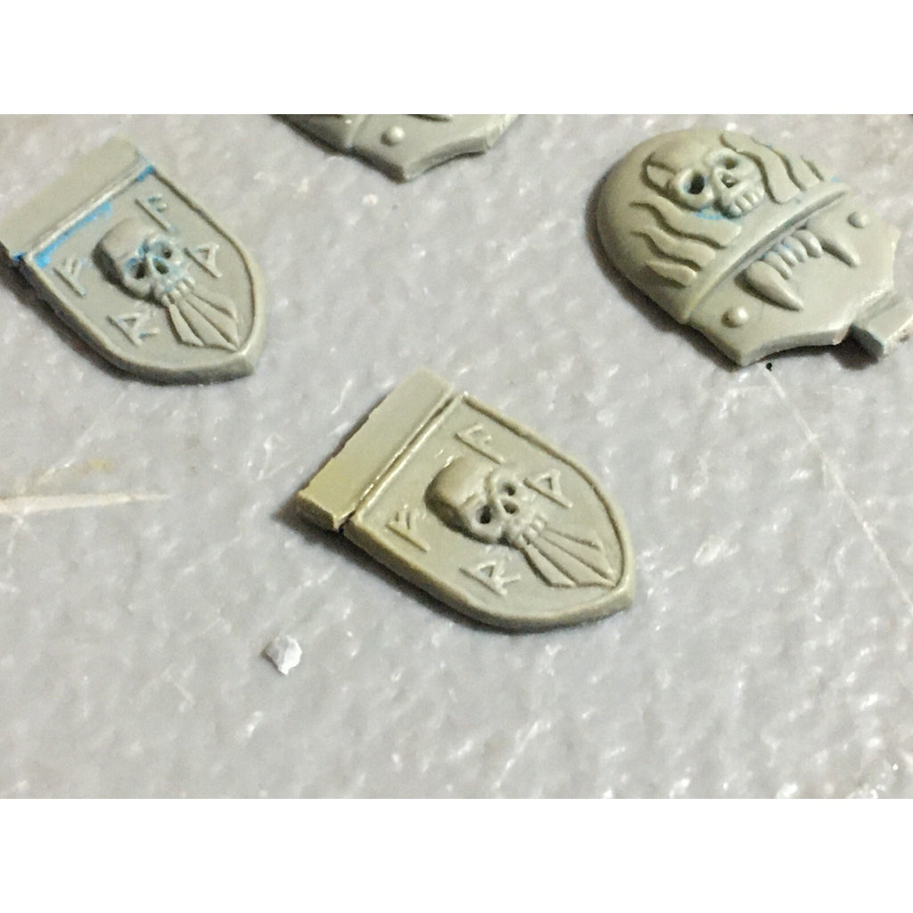 A22425 WARHAMMER 40K FORGEWORLD SPACE WOLVES PLATES ACCESSORY BITS LOT