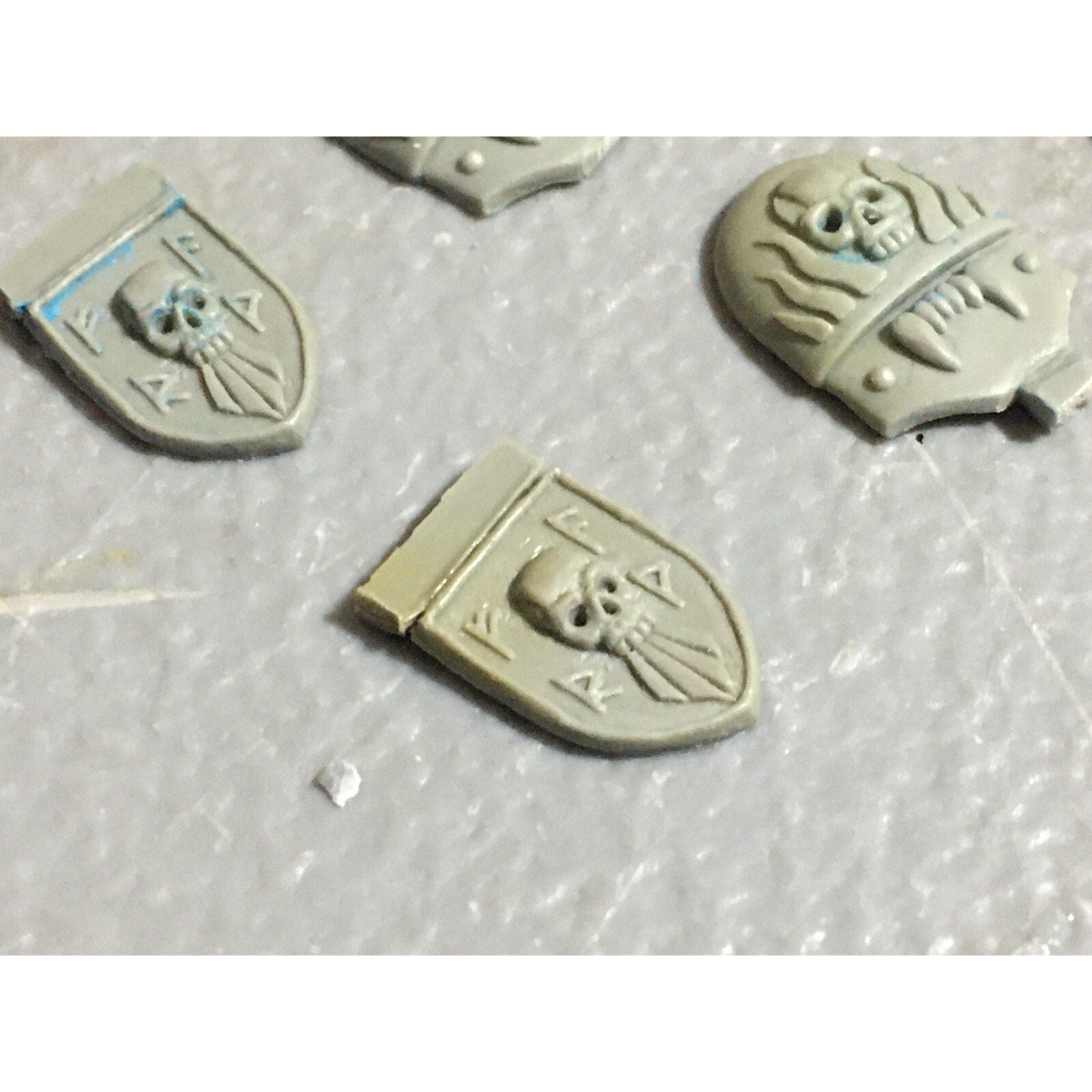 A22425 WARHAMMER 40K FORGEWORLD SPACE WOLVES PLATES ACCESSORY BITS LOT